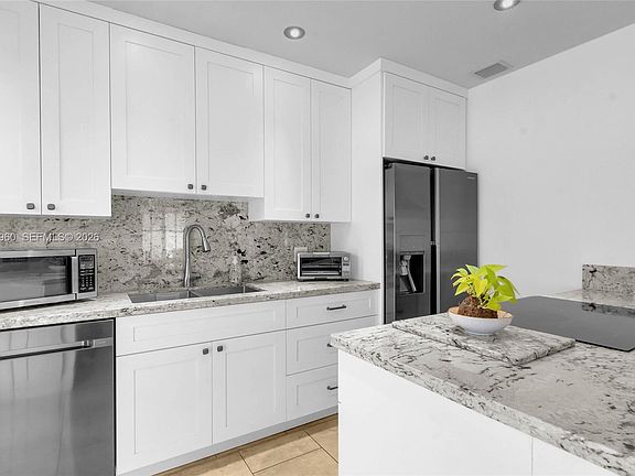 3rd image of 6387 SW 42nd St