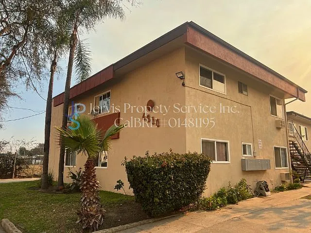 4550-4600 Santa Ana