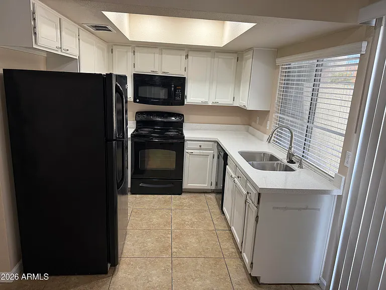 5138 W Vogel Ave — Photo 2