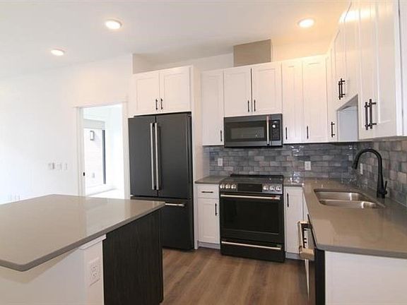 2nd image of 300 S Clinton St #507