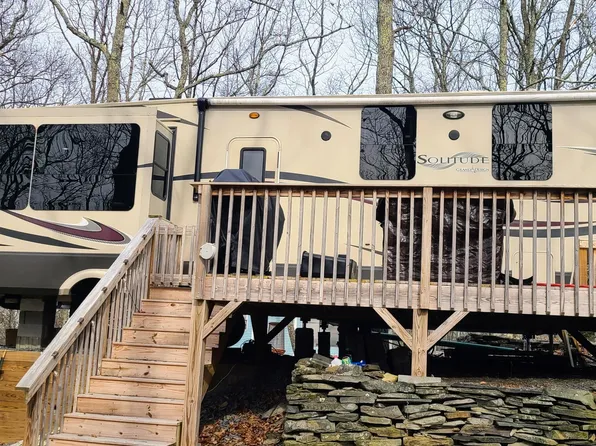 112 Beaver Ln, Shohola, PA 18458