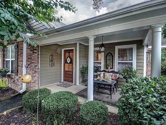 2nd image of 120 Basswood Cir