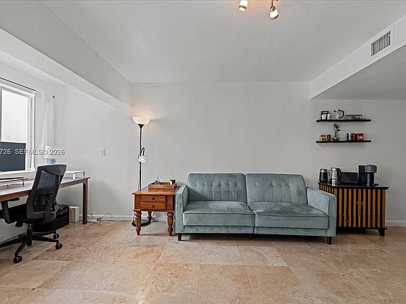 4th image of 1914 SW 17th Ave APT 24