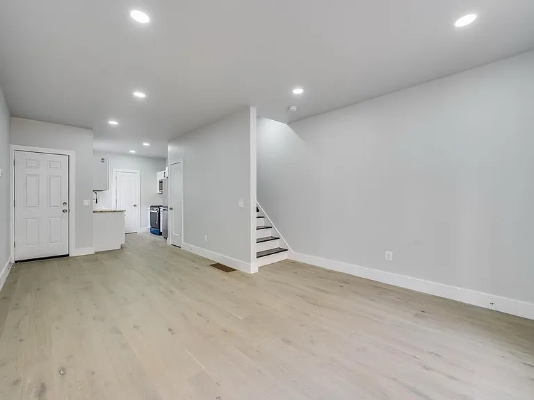 1903 N Taylor St — Photo 24