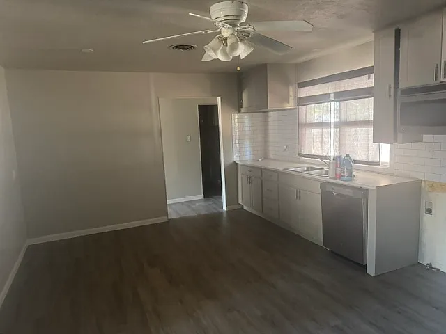 3 bed, 1.5 bath, 1394 sqft, $1,200 — Photo 4