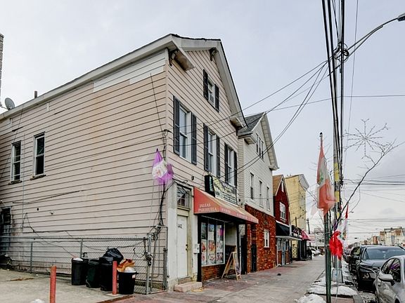 2nd image of 442 Elizabeth Ave