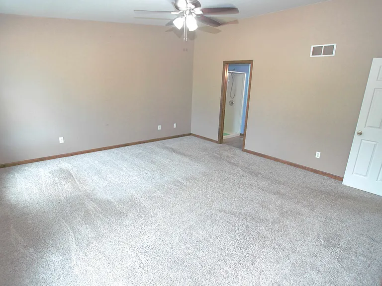 98 Thorndale Cir — Photo 25