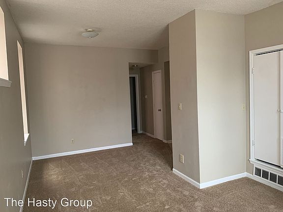 3rd image of 3220 E 10th St APT 1