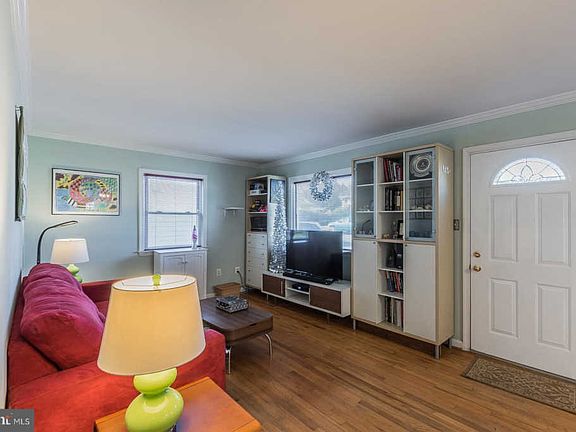 3rd image of 5601 Burgundy Pl