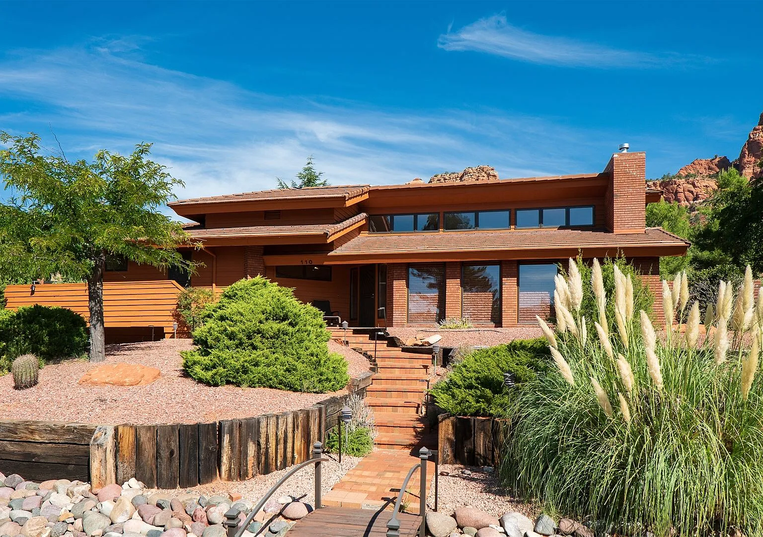 Red Rock Views, Hot Tub, Pet-Friendly Home! — Photo 2