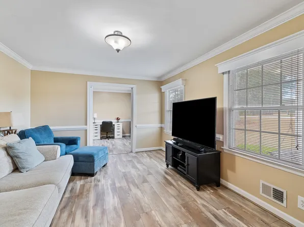 7155 Old Fairground Rd, Benson, NC 27504