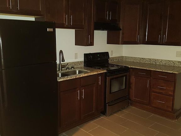 5th image of 1552 Hamilton St