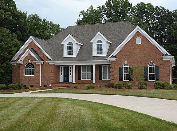 2nd image of 209 Forest Glen Dr