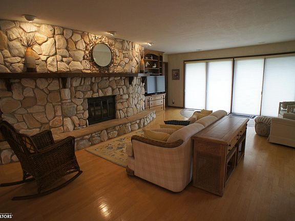 2nd image of 2215 Fenton Ave
