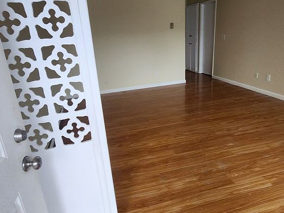 4th image of 4047 Hamilton Ave APT F11