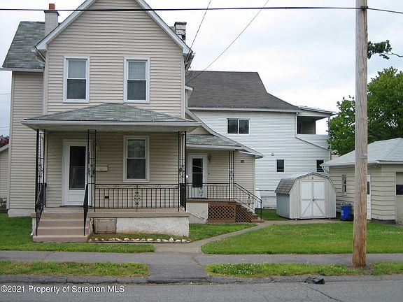 3rd image of 624 Mary St