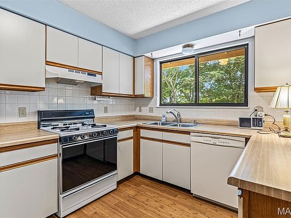 5th image of 174 Rockaway Dr