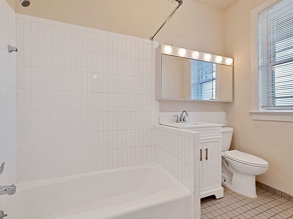 3rd image of 5466 S Woodlawn Ave #3W