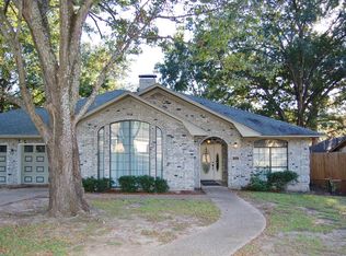 221 Guadalupe Dr, Athens, TX 75751