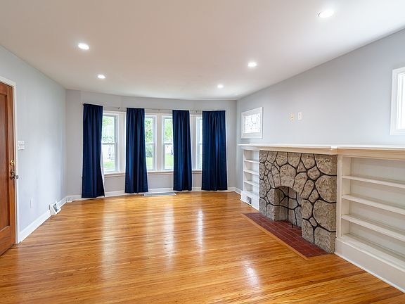 3rd image of 316 Nassau Ave Floor 1