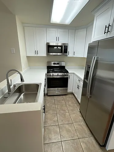 6610 Balboa Blvd #3 Photo 1