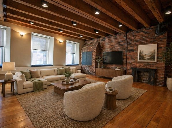 154 Commercial St APT 2