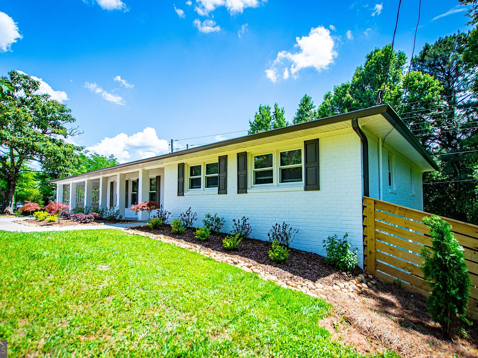 3 bed, 2.0 bath, 3316 sqft, $2,300 — Photo 3