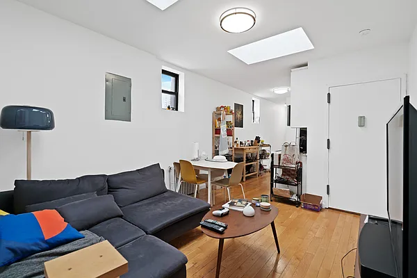 Rented by Nest Seekers International | media 13