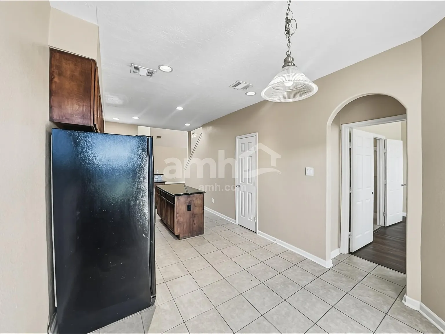 4 bed, 2.5 bath, 2021 sqft, $2,130 — Photo 4