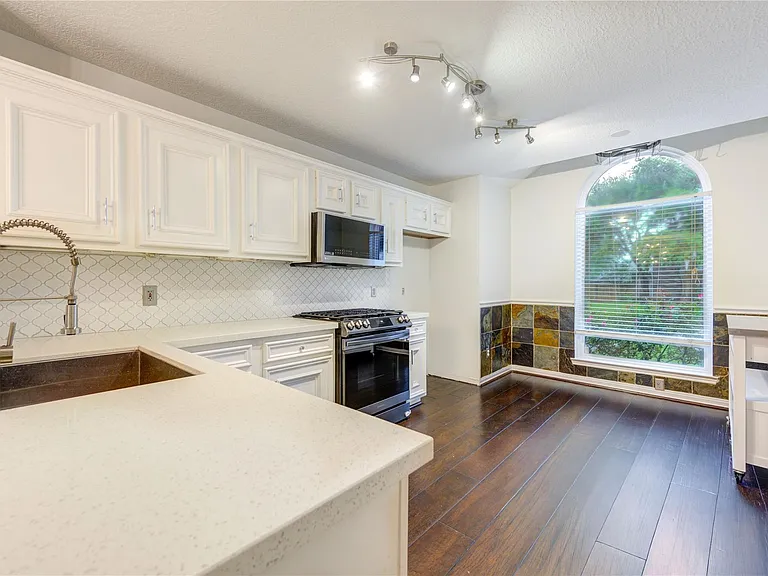 21450 Park Post Ln — Photo 3