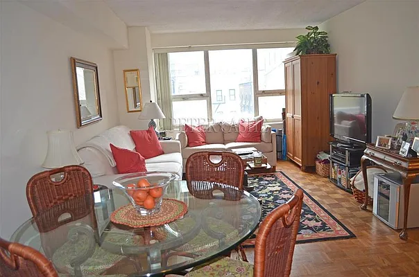 Rented by Peter Ashe | media 4
