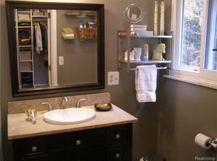 4250 Old Forge Dr, Fort Gratiot, MI 48059
