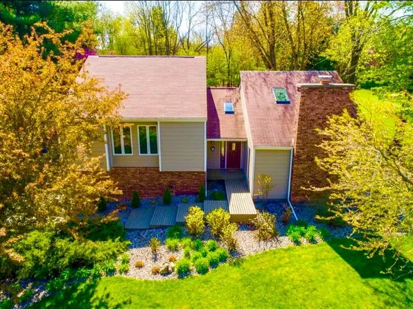 1587 N Rustic Dr, La Porte, IN 46350