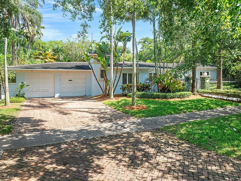 1037 Alfonso Ave — Photo 4