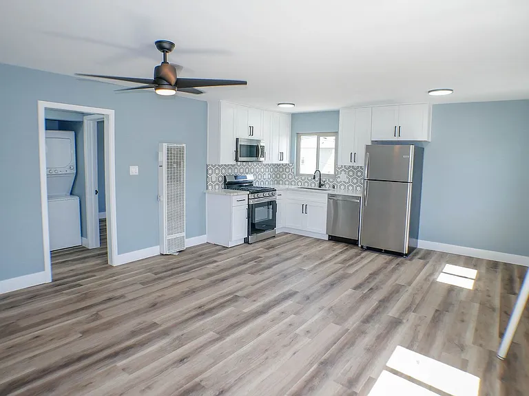 5008-5012 Long Branch Ave — Photo 3