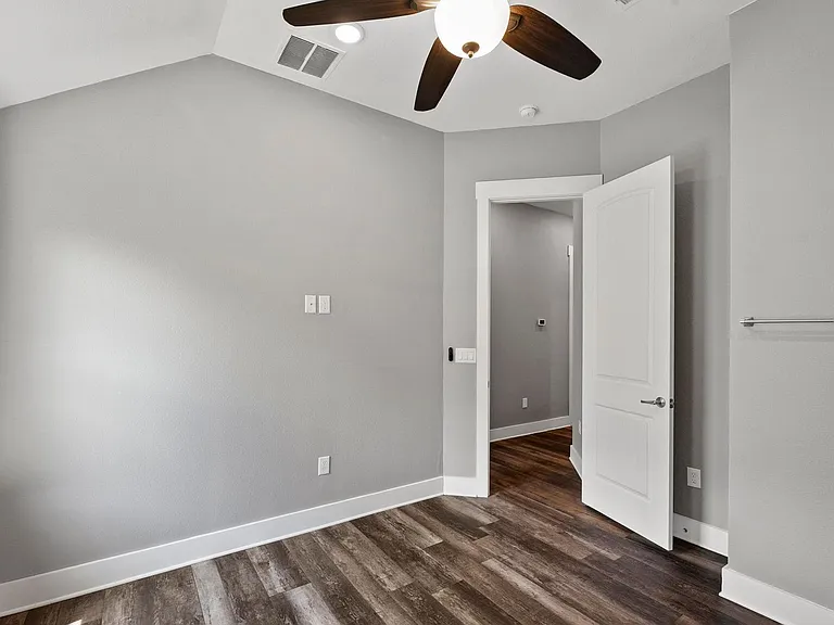 203 E Salty St — Photo 16