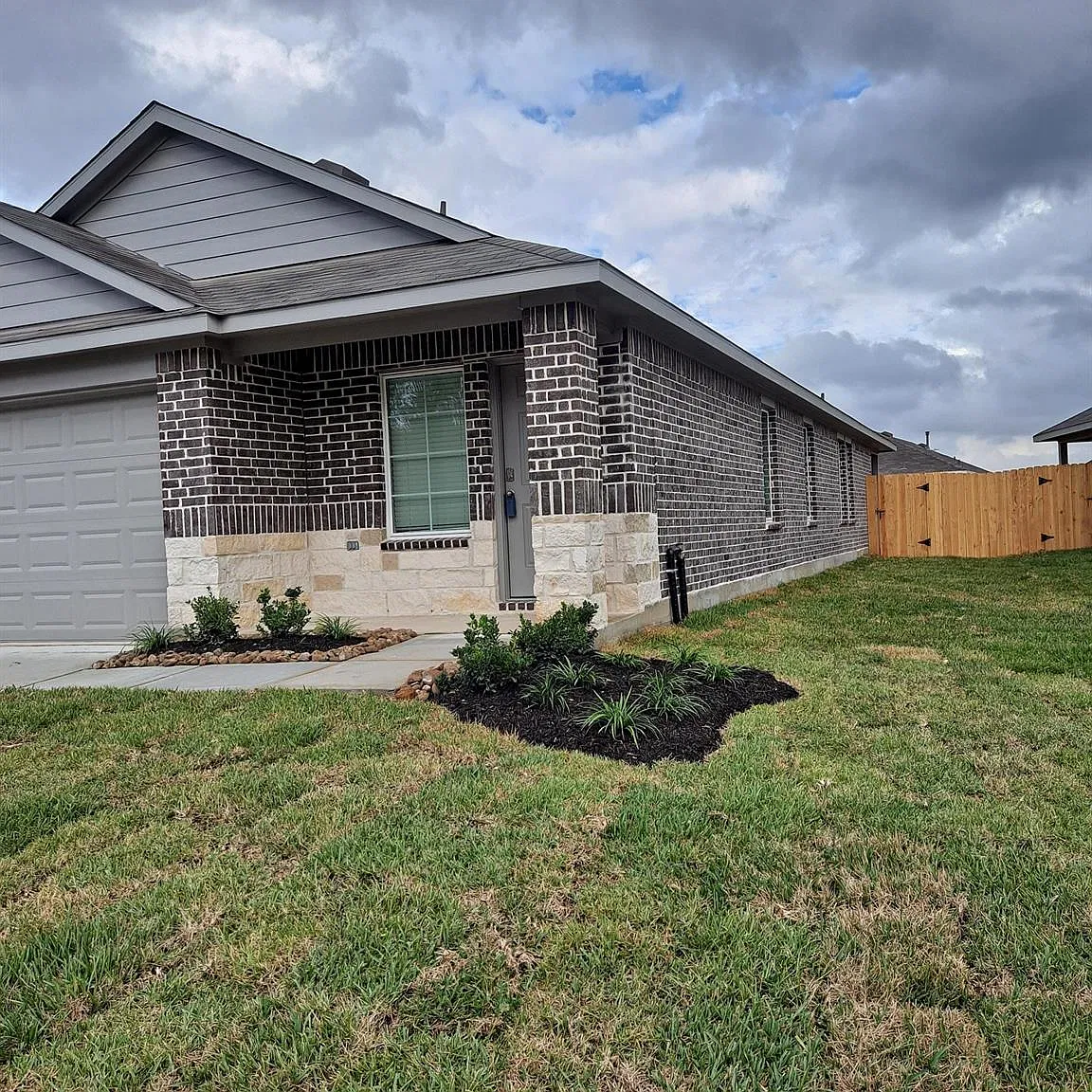3 bed, 2.0 bath, 1568 sqft, $1,950 — Photo 1