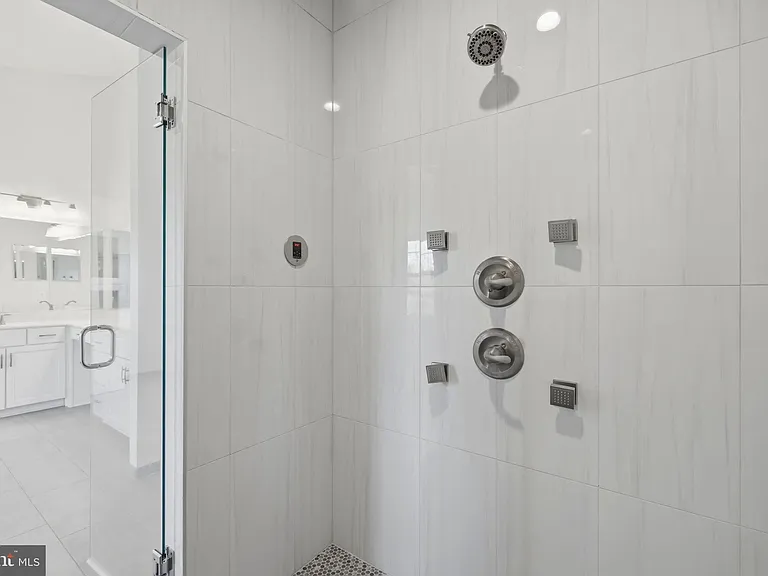 301 Kingdom Dr — Photo 75