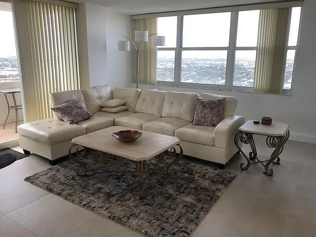 2 bed, 2.0 bath, 1000 sqft, $2,700 — Photo 4