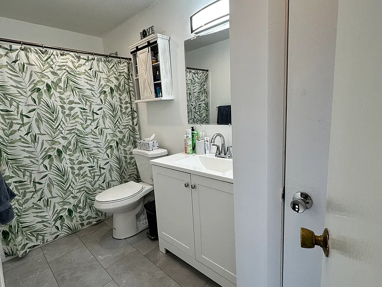 10 Williamsburg Ct #21 — Photo 6