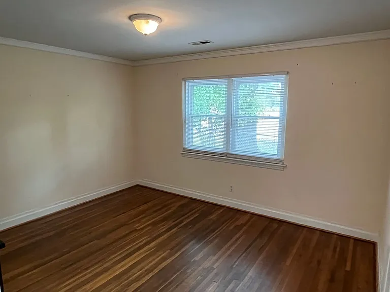 421 W Kingston Ave — Photo 10
