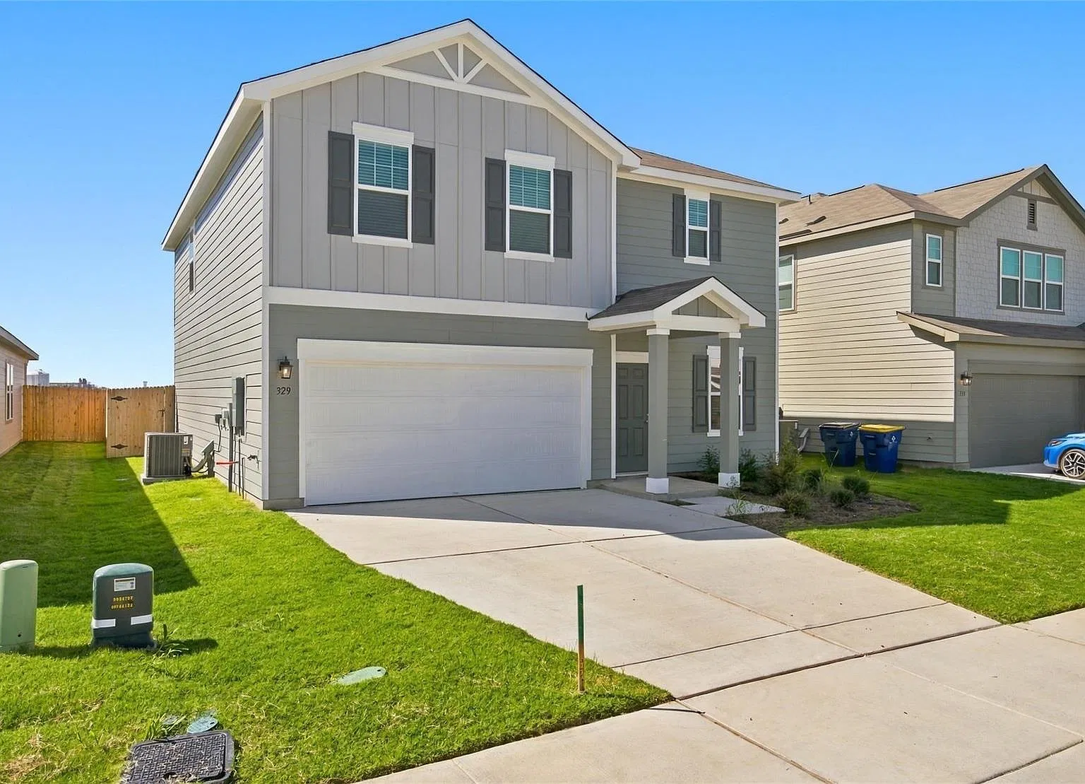 4 bed, 2.5 bath, 2338 sqft, $2,100 — Photo 2