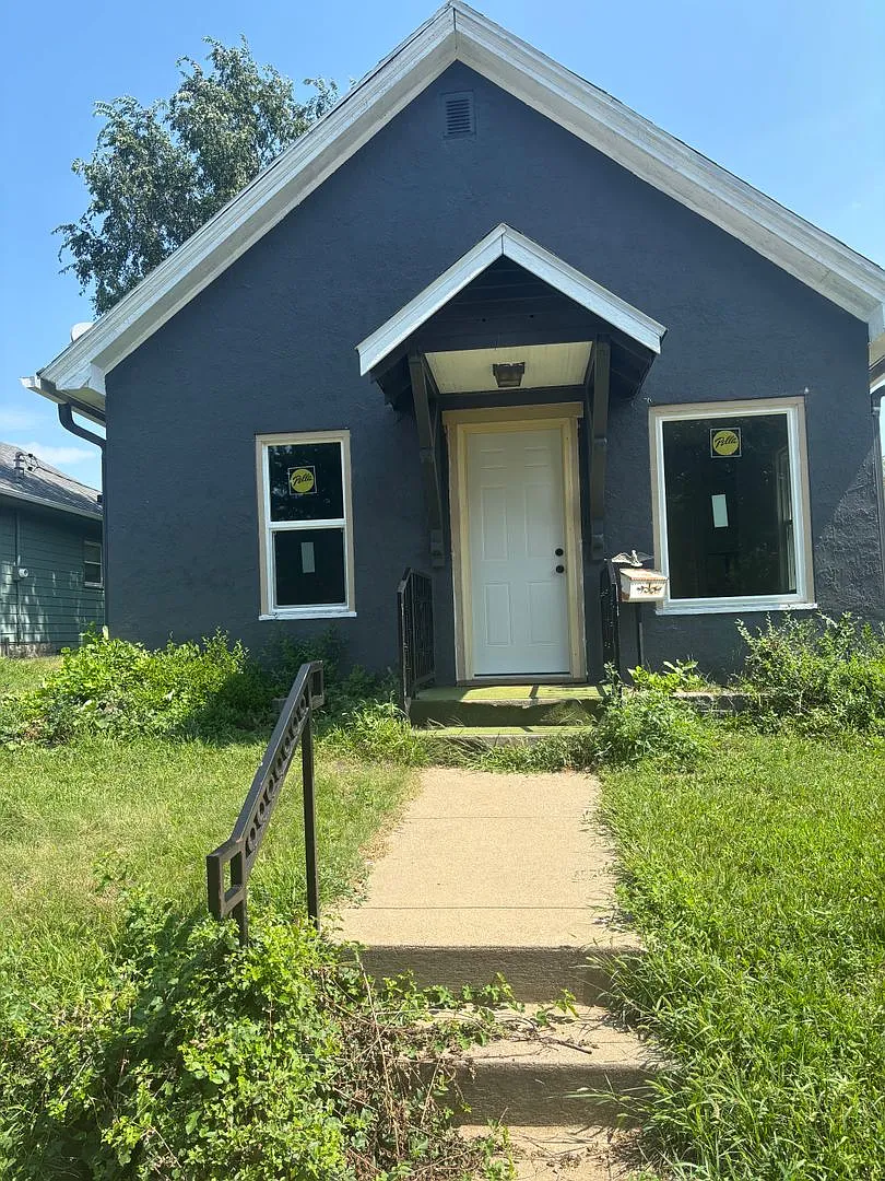 728 N Blauvelt Ave — Photo 1