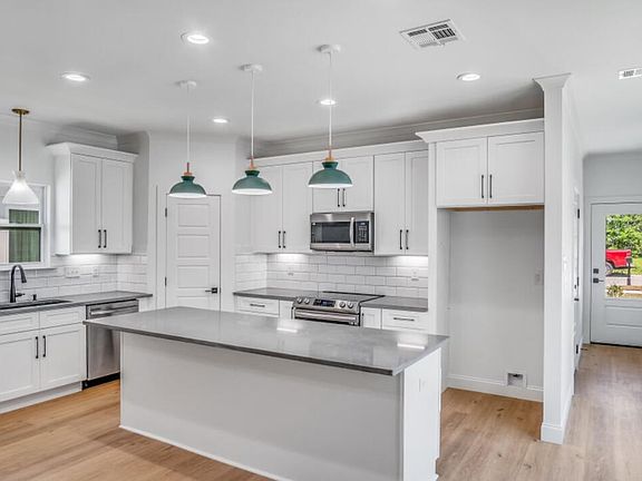 2nd image of 808 S Audubon Place Ave