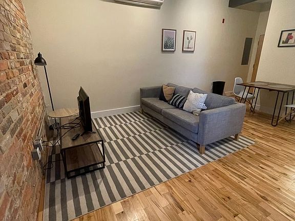 4th image of 257 E Bank St APT 9