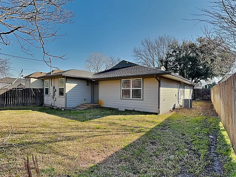 2828 Livingston Ave — Photo 16