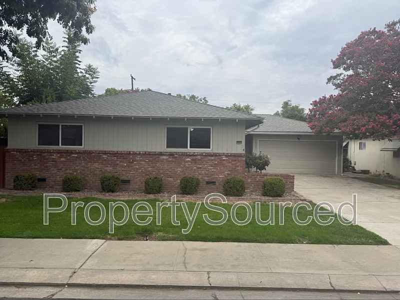 3 bed, 2.0 bath, 1353 sqft, $2,150 — Photo 2