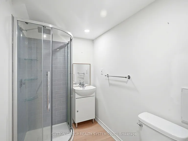 99 Baker St — Photo 33