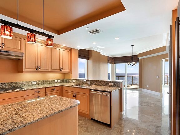5th image of 4600 N Ocean Dr APT 901