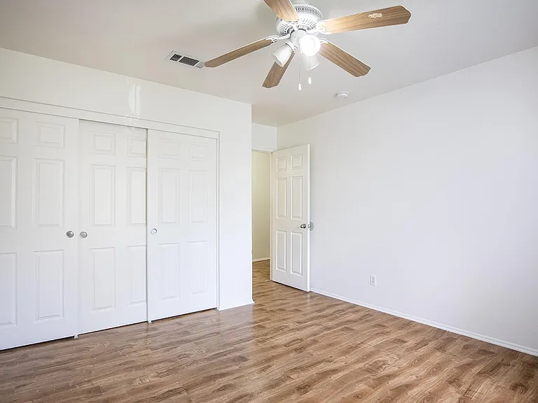 1189 W 36th St #4-5 — Photo 14
